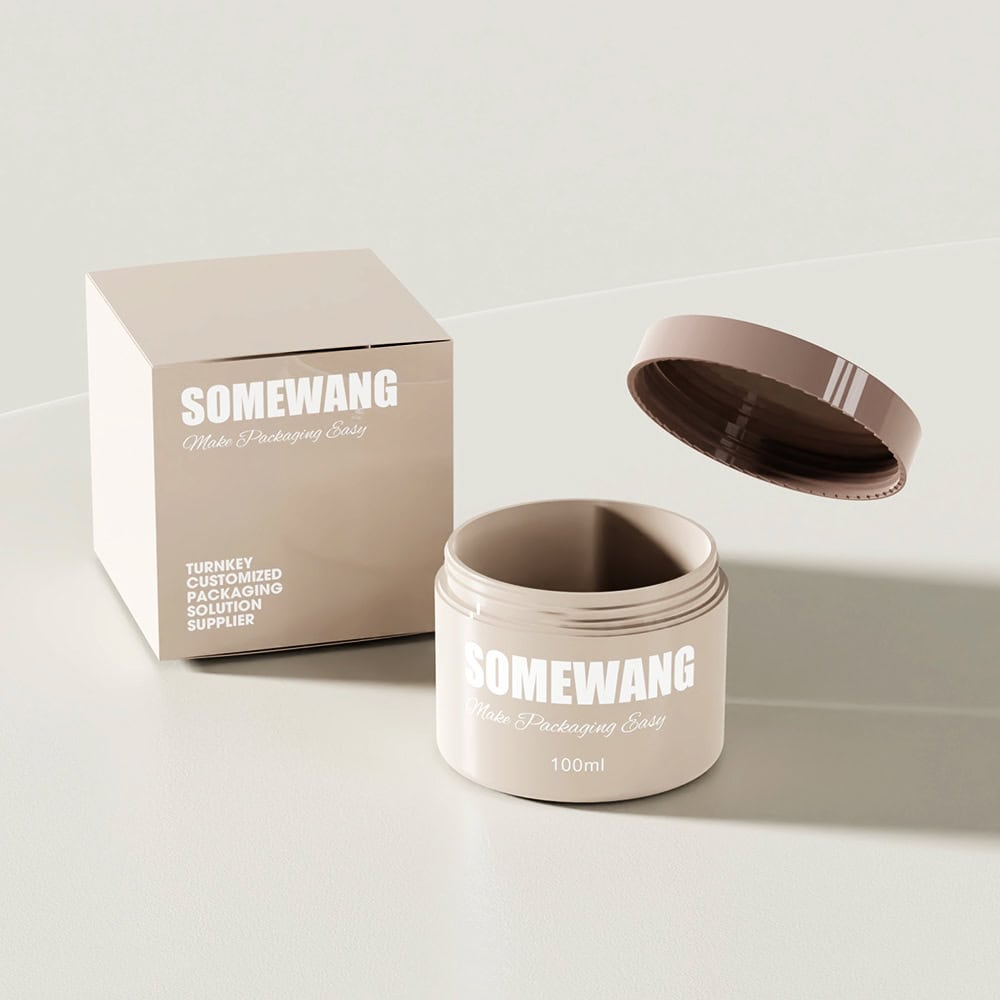 A beige AS-JP100AC 100g PP cream jar labeled "SOMEWANG" stands elegantly by its box, with the lid artfully hovering above.