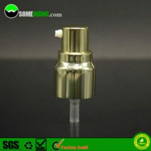 Distributeur à pompe de traitement cosmétique en aluminium 20/410 sur fond sombre, avec « somewang.com » et divers logos de certification visibles.