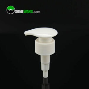 24/410 28/410 plastic lotion pump dispenser head, ideal for shampoo bottles, isolated against a black background, with the logo 'somewang.com' above.