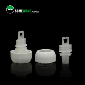 Three 8.6mm plastic spout caps and adapters with a black background, featuring a "somewang.com" watermark.