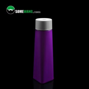 나사형 캡이 달린 보라색 250ml 투명 플라스틱 병, 모서리에 "somewang.com" 로고와 함께 어두운 배경에 표시됨.