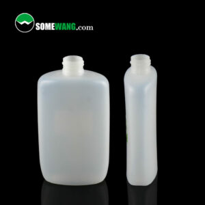 Deux bouteilles blanches en PEHD de 100 ml et 250 ml avec bouchons blancs sur fond noir, une carrée et une cylindrique, étiquetées « somewang.com ».
