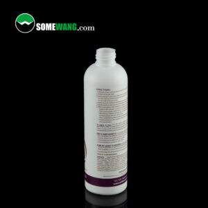 Flacon cylindrique blanc en PEHD de 200 ml et 250 ml avec étiquette, contenant les instructions, les choses à faire et à ne pas faire, affichée sur un fond noir. L'étiquette comporte le texte « somewang.com » en haut.