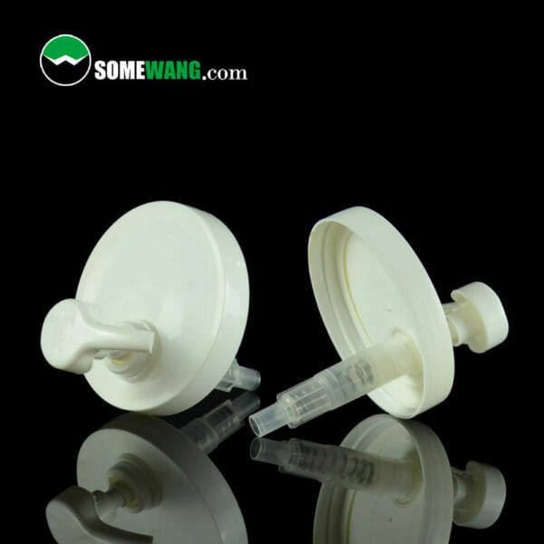 Two 89mm cosmetic plastic lotion pump heads on a reflective surface, with the logo "somewang.com" in the corner.