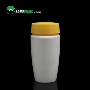 Auf schwarzem Hintergrund ist eine 200-ml-HDPE-Haarpflegeflasche mit gelbem Deckel abgebildet, in der oberen linken Ecke steht „Somewang.com“.
