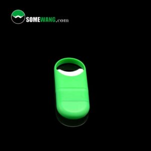 A Recycle rỗng chai xịt khử trùng tay thẻ tín dụng 15ml, chai xịt nước hoa, chai kem dưỡng ẩm có tay cầm cut-out, hiển thị trên nền tối, có logo "somewang.com" ở góc.
