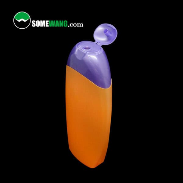 120ml Empty Plastic Shampoo Bottles with Flip Cap with flip-top cap on a black background, labeled with "somewang" logo.