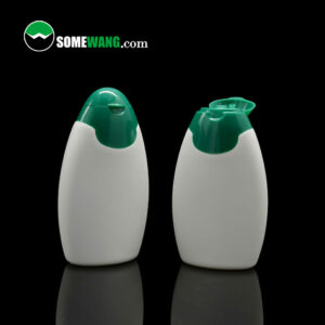 бутылки шампуня-кондиционера для мытья тела