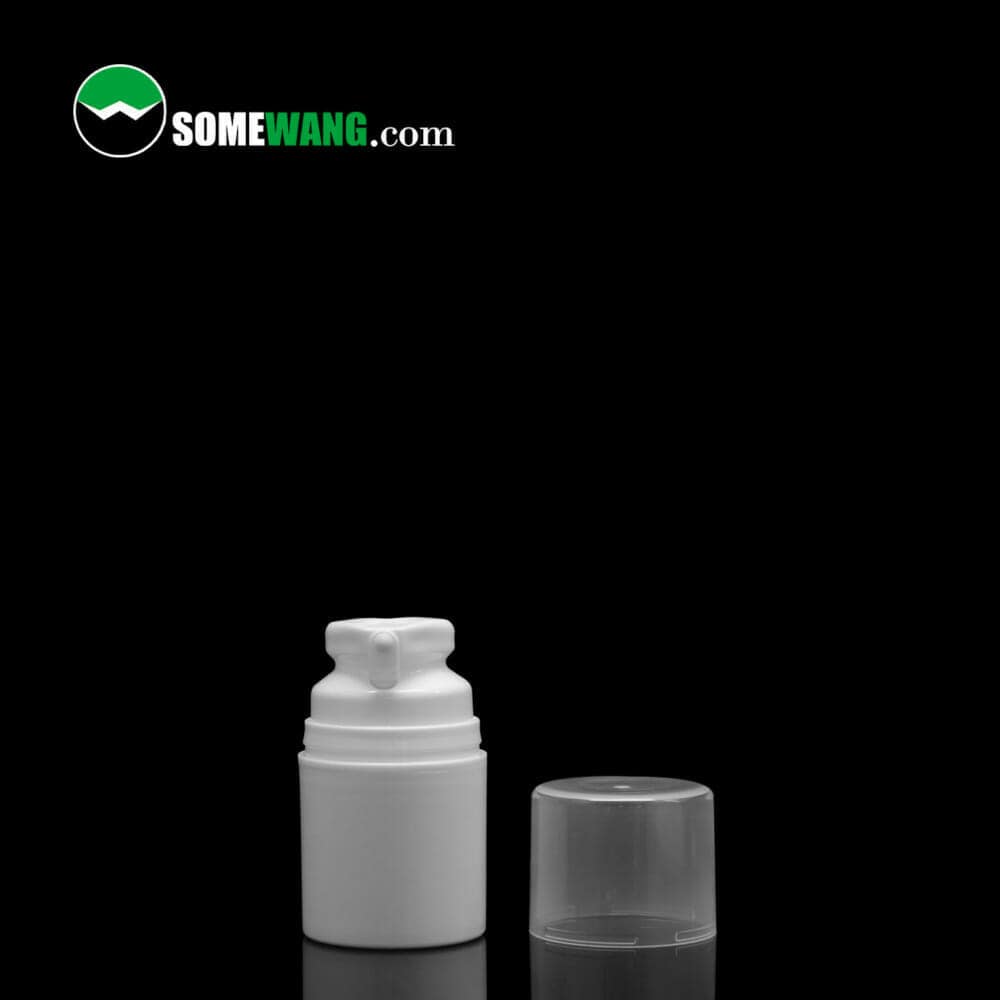 Flacone pompa airless bianco SWC-BPA50 campione gratuito di crema per lozione PP con tappo trasparente su sfondo scuro, etichettato "somewang.com.