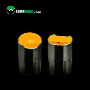 Dois recipientes cilíndricos de cosméticos pretos com tampas superiores de disco de alumínio de 28 mm, exibidos em fundo escuro, com o logotipo "somewang.com" na parte superior.
