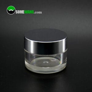 A SWC-JBG15D 15g PETG cream jar with a silver lid on a reflective black surface, showing the logo "somewang.com," identified as model SWC-JBG15D.