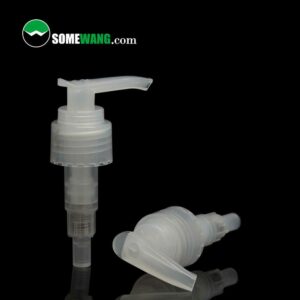 Systemowe, zakręcane plastikowe dozowniki balsamu do butelek kosmetycznych, opakowania na odblaskowej powierzchni, z widoczną w tle marką „somewang.com”.