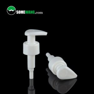 Two white plastic twist-turn lotion dispenser sprayers (24/410, 28/410) are displayed against a black background. "SOMEWANG.com" in top left corner.