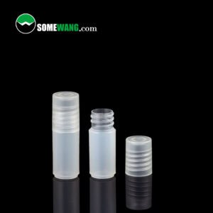 Three 3ml clear plastic bottles, one with a screw cap, sit on a black surface. "SOMEWANG.com" is displayed in the top left corner.