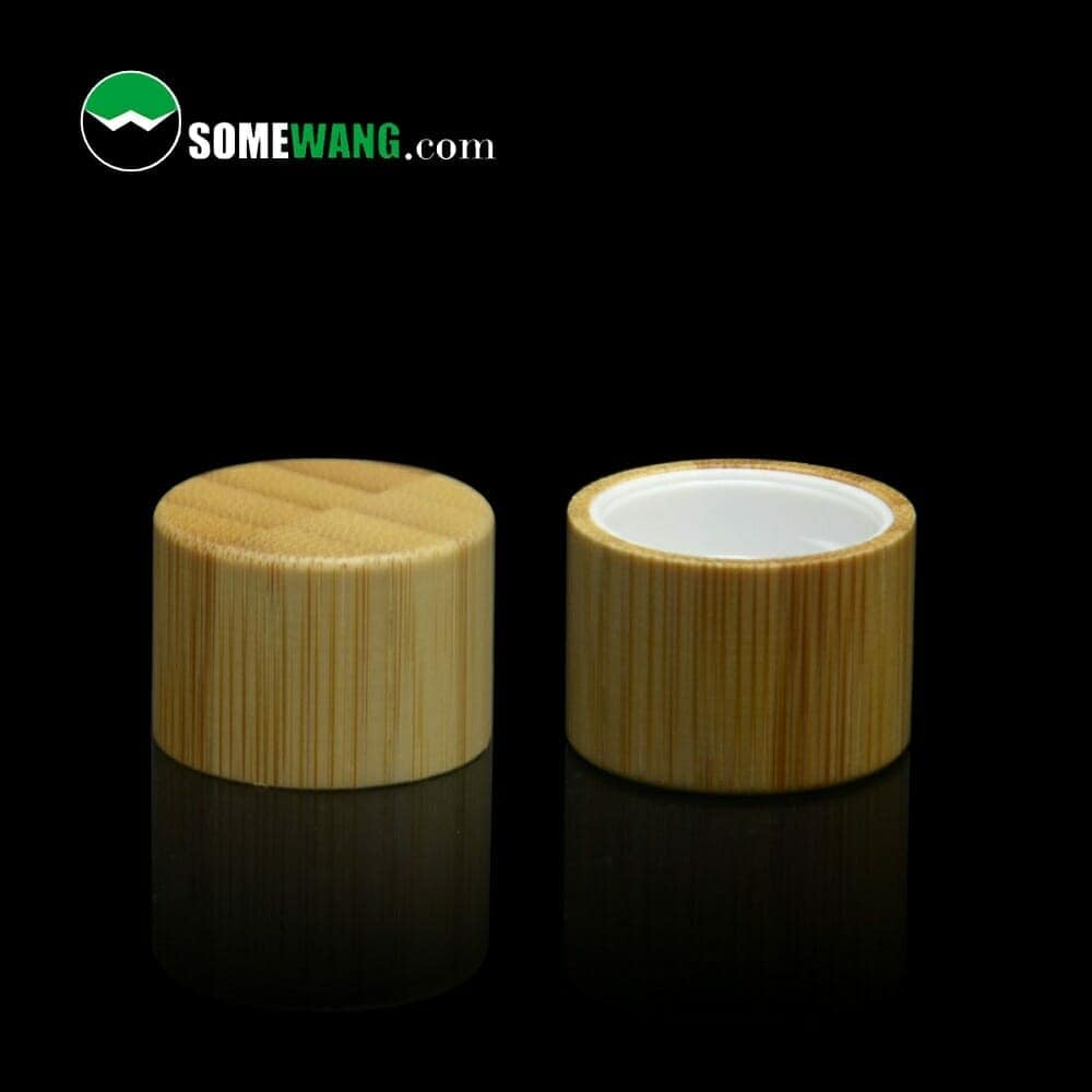 Dois frascos de cosméticos com tampas de disco de plástico Bamboo 24/410 24mm, um fechado e outro aberto, sobre fundo escuro, com logotipo "somewang.com" na parte superior.