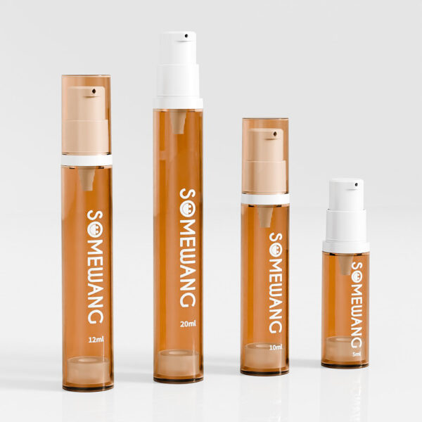 Een set van vier amberkleurige airless pompflacons (5 ml, 10 ml, 12 ml, 20 ml) met het label "SOMEWANG", tentoongesteld op een wit oppervlak.