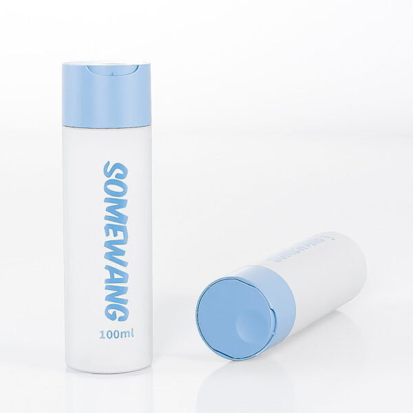 Two cylindrical bottles with blue caps, labeled "Somewang 100ml," are shown upright and sideways; customizable beauty packaging.