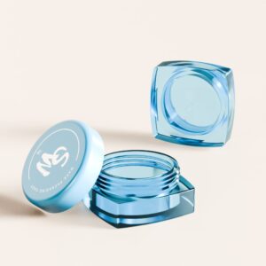 Two square blue SWC-JPS3JS 3g eye cream jars are shown, one with its lid next to it on a light background.