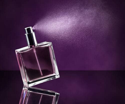 cara membuka botol semprotan parfum
