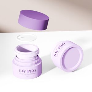 Twee open, paarse navulbare potjes gezichtscrème van 50 ml met de opdruk "SW PKG MAKE PACKAGING EASY", deksel en verzegeling hierboven afgebeeld.