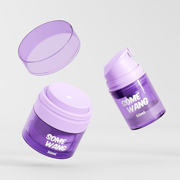 Twee paarse "Some Wang" cosmeticaverpakkingen op een neutrale achtergrond: een 30ml airless flesje en een 50ml pompflacon.