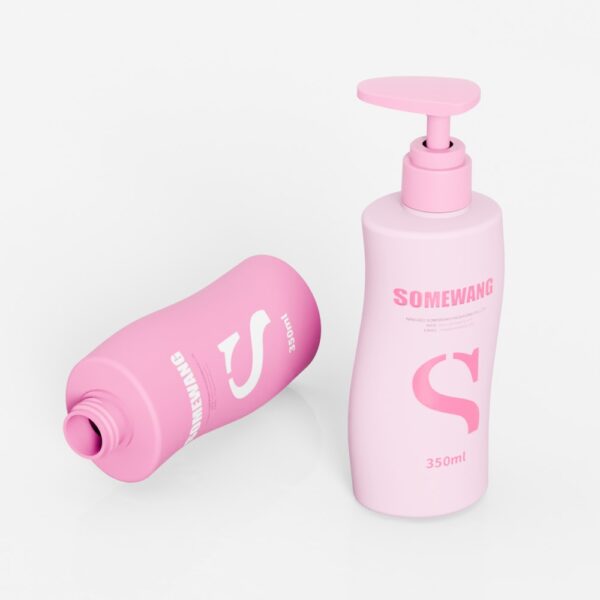 Due bottiglie in HDPE rosa "SOMEWANG" da 350 ml: una con pompa a vite rotativa e l'altra adagiata su un lato.