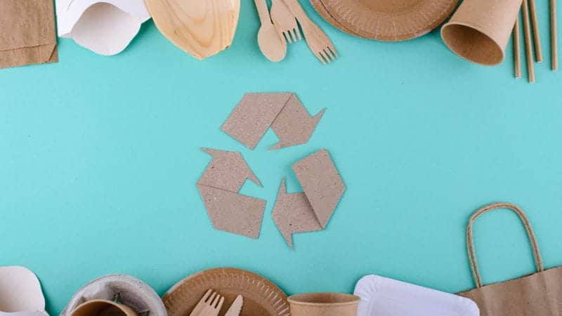 Duurzame borden voor verpakkingsmaterialen met een lichtblauwe achtergrond