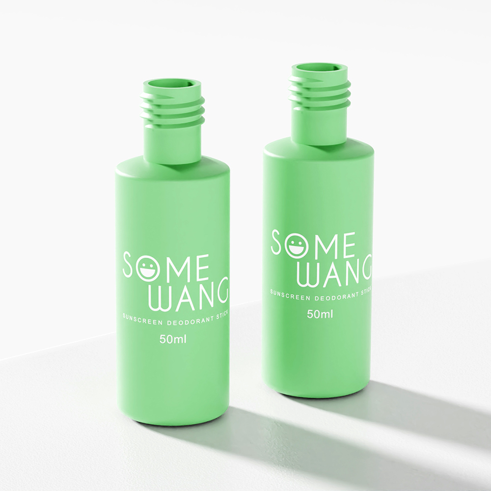 흰색 표면에 뚜껑이 열린 "Some Wang Sunscreen Deodorant Stick, 50ml" 병 두 개. 도매용으로 완벽합니다.