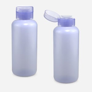 Due flaconi in PET trasparenti da 500 ml per solvente per unghie con coperchi flip-top viola; uno aperto, uno chiuso. Ideale per la vendita all'ingrosso.