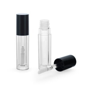 Set van 3 elegante cilindervormige lipglosstubes met zwarte doppen; één open om de applicator te laten zien - perfect voor cosmeticaliefhebbers.