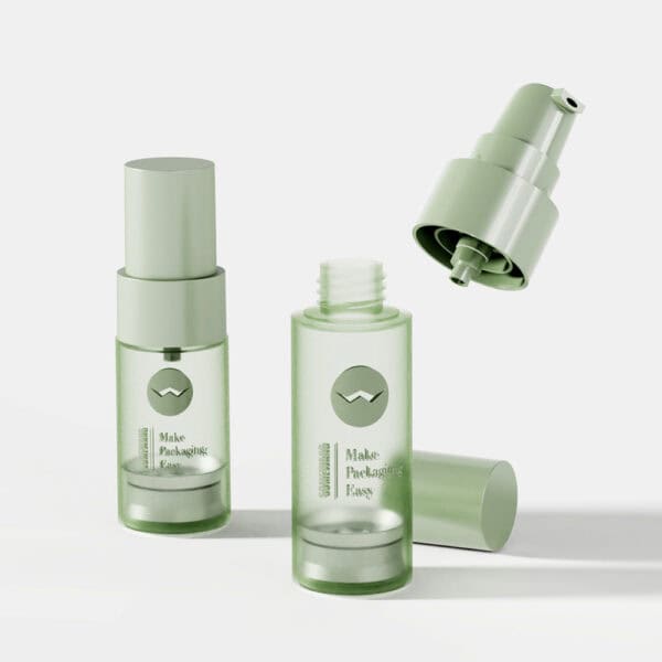 Twee groene cosmetische flessen (15ml, 30ml) met verwijderbare pompjes. Airless Bottle pompje boven een open fles met de tekst "Make Packaging Easy.