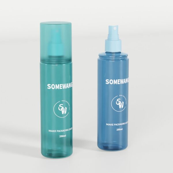Dwie niebieskie butelki PET Somewang o pojemności 250 ml — jedna z pompką, jedna ze spryskiwaczem — z etykietą „UŁATW PAKOWANIE”.