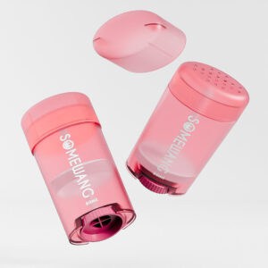 주둥이와 천공된 뚜껑이 달린 60ml 핑크색 병 두 개에 "SOMEWANG"이라는 라벨이 붙어 있으며, 여행이나 소형 보관에 적합합니다.