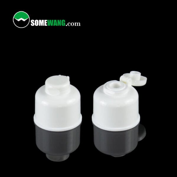 Hai chai nhựa HDPE SOMEWANG 120ML đựng kem dưỡng da mỹ phẩm, nắp lật màu trắng, đế màu đen. "SomeWang.com" ở góc trên bên trái.