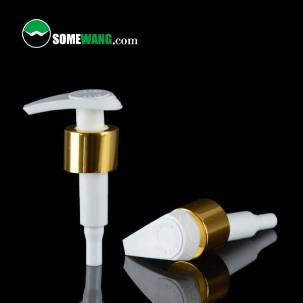 Hai ống bơm kem dưỡng da màu trắng và vàng trên nền đen trưng bày Chai đeo vai tròn HDPE SOMEWANG 300ml. "SOMEWANG.com" nằm ở góc.