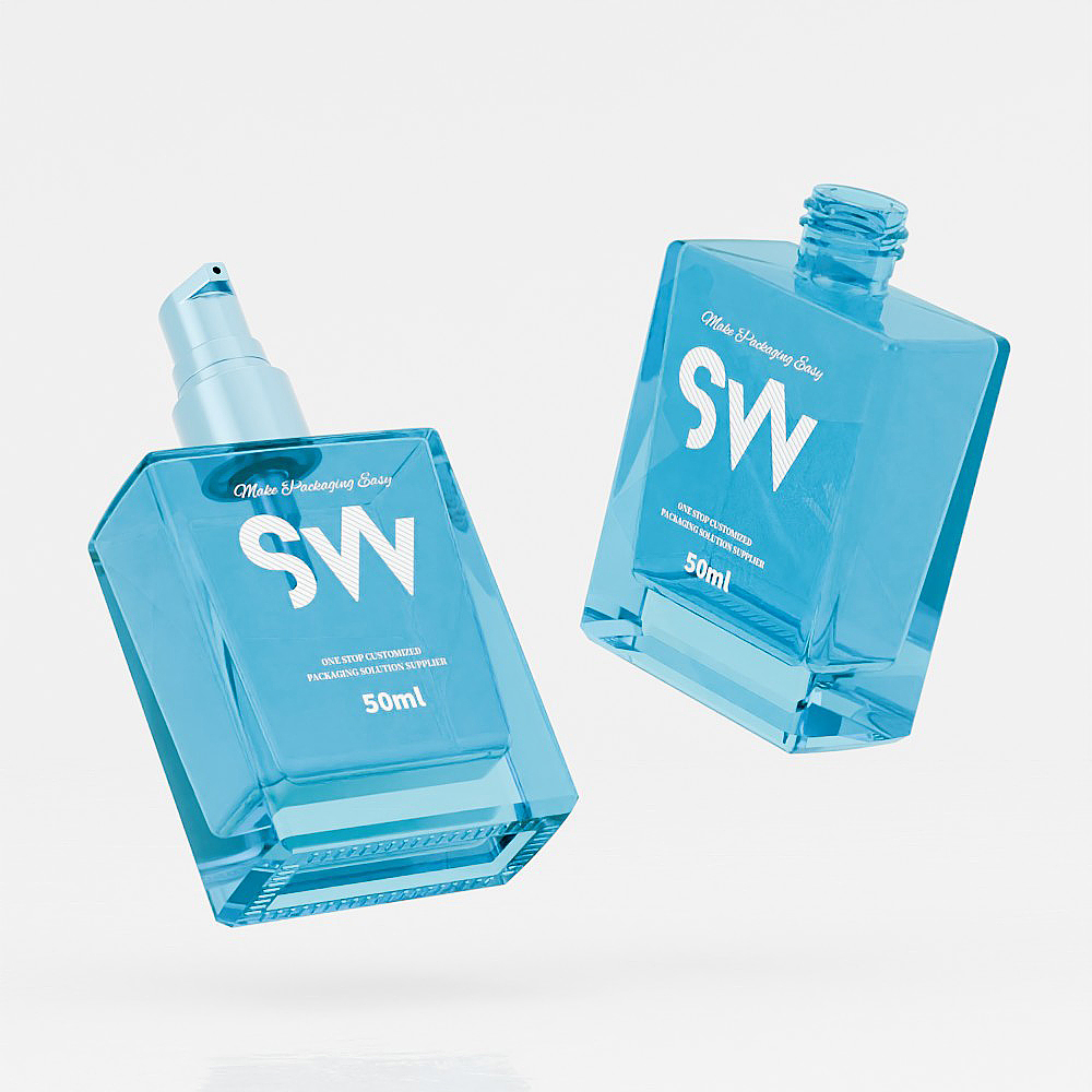 Dua botol kaca "SW" biru elegan 50ml ditunjukkan: satu tegak, satu condong dengan penutup. Sesuai untuk minyak wangi atau minyak.