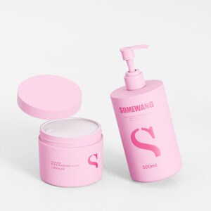 Dos envases rosados "SOMEWANG" (un frasco de crema de 300 ml y una botella con bomba de 500 ml) ofrecen un estilo funcional para los amantes de la belleza.