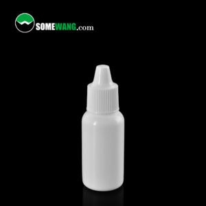 Botol Kembara LDPE 15ml putih dengan penutup bergaris, logo "SOEMWANG.com" di kiri atas. Sesuai untuk keperluan perjalanan.