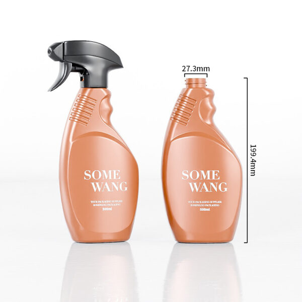 240ML 오렌지색 "SOME WANG" 로션 병 두 개가 흰색 표면에 놓여 있습니다. 하나는 스프레이 노즐이 있고, 다른 하나는 열려 있어서 높이가 보입니다.