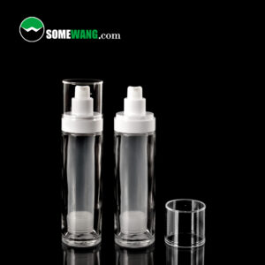 Dos botellas con bomba airless (30 ml y 50 ml) con dispensadores blancos y tapa transparente sobre fondo negro. Logotipo "Somewang.com" en la parte superior izquierda.