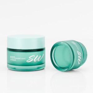 ขวด "SW" สีฟ้าอมเขียว 2 ขวด (20 มล. คอขวดขนาด 18/410) ใช้ร่วมกับดรอปเปอร์แก้วขนาด 5-20 มล. ซึ่งจัดเก็บได้หลากหลาย ขวดหนึ่งตั้งตรง อีกขวดนอน