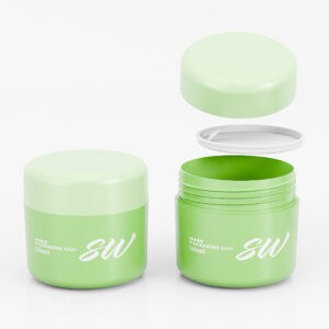 Dos elegantes frascos mate de doble pared SOMEWANG de 50 ml, uno abierto con crema y el otro sellado, añaden lujo a tu rutina de cuidado de la piel.