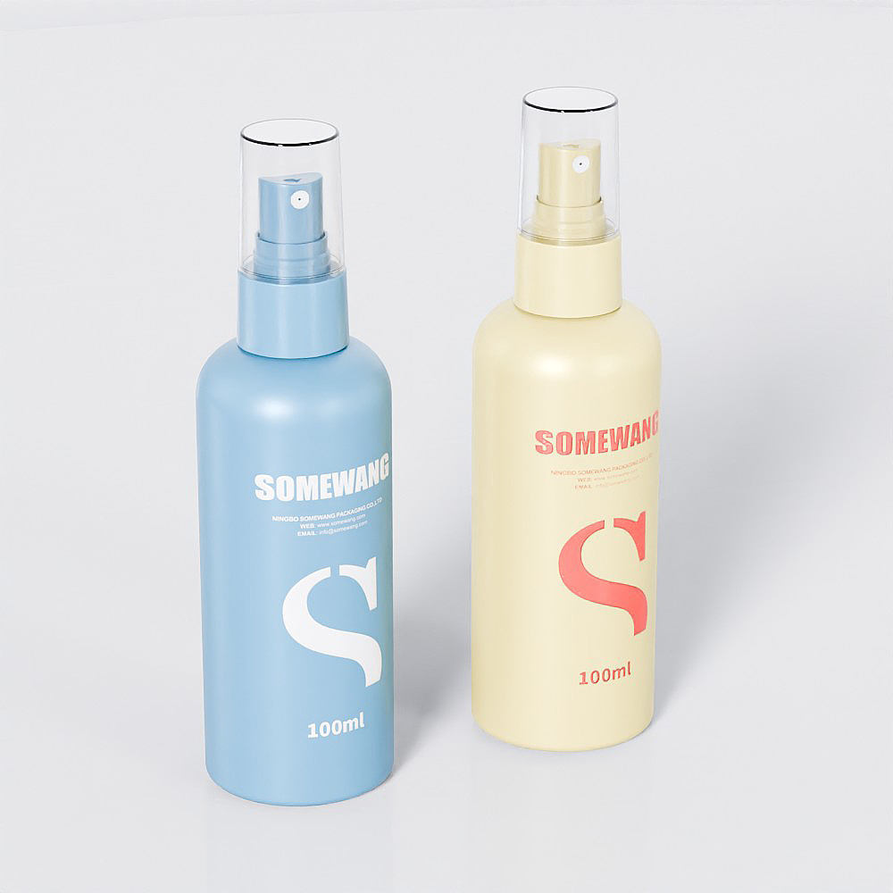 Two 100ml "SOMEWANG" brand 20/410 PET bottles with spray nozzles in blue and yellow, displayed on a light surface.