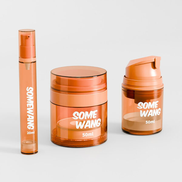 Tres envases naranjas "SOME WANG": spray de 20 ml, frasco de 50 ml de la serie Airless Jar y botella Airless personalizada de 50 ml con bomba.