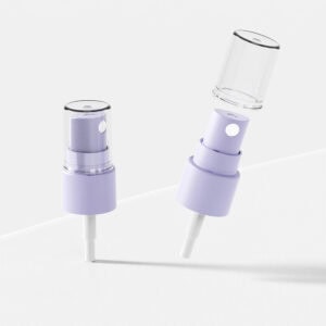 Er worden twee lavendelnevelverstuivers met doorzichtige doppen getoond, waarvan één dop zweeft. "Customized 18/410; 20/410; 28/410 Mist Sprayers" passen op verschillende flessen.