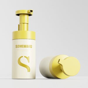Dua botol pompa berwarna kuning dan putih—satu tegak, satu bersandar—menonjol dengan latar belakang polos dengan tulisan "Somewang" di atasnya, menonjolkan desain 40/410 yang elegan.