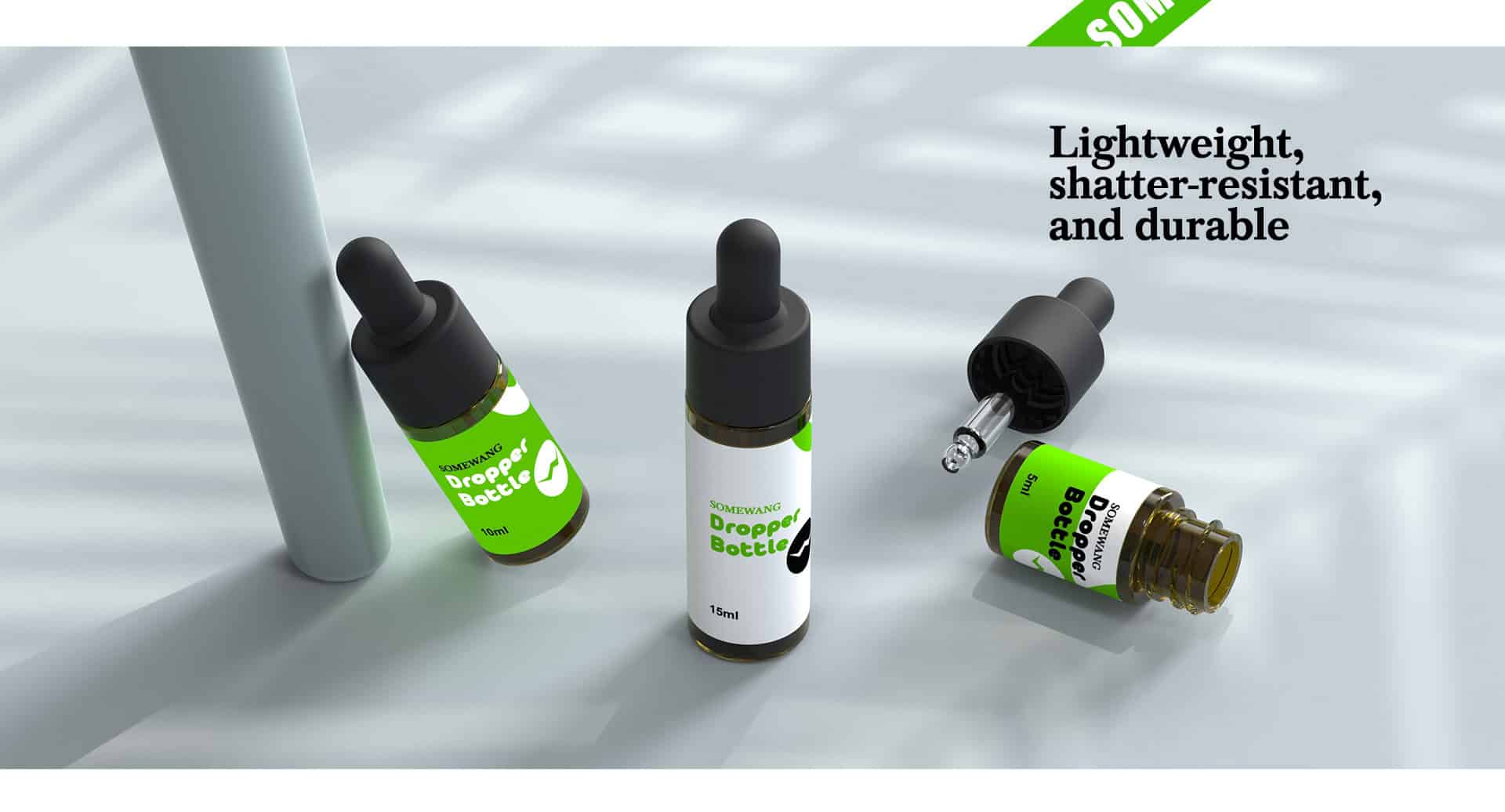 Tre flaconi contagocce verdi su una superficie bianca con la scritta: "Leggeri, infrangibili, durevoli.