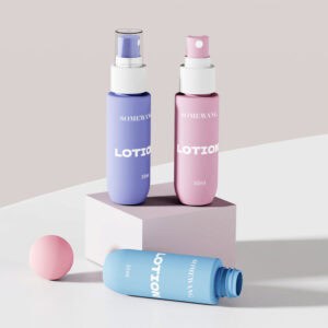 Three 30ml round PET mist bottles (purple, pink upright; blue lying down) with a pink sphere on white blocks, neutral backdrop.