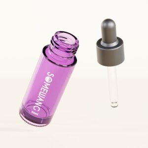 ภาพแสดงขวด "SOMEWANG" สีม่วงใสขนาด 30 มล. พร้อมฝาหยดสีเทา โดยมีฝาลอยอยู่ข้างๆ