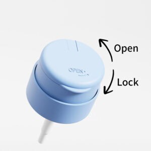 O pulverizador de névoa 24/410 tem uma tampa de cor personalizada com setas giratórias para abrir/travar, perfeita para rotinas de cuidados com a pele.